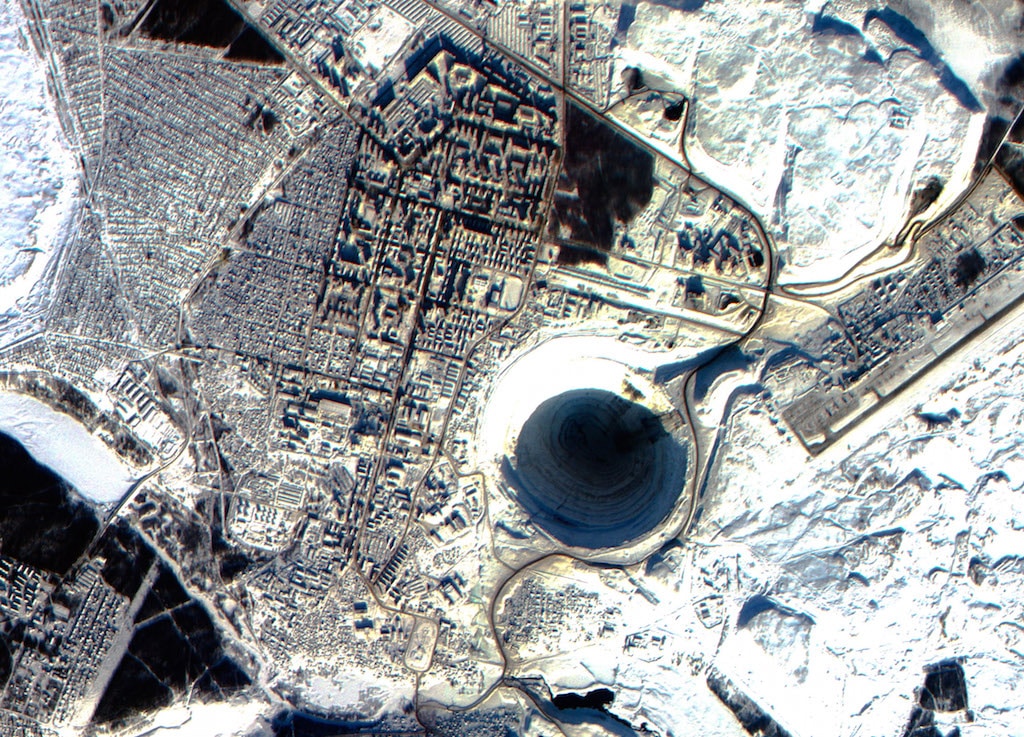 DM00024bVI_PSH_Mirny_Russia_Diamond_Mine_with_snow_PED