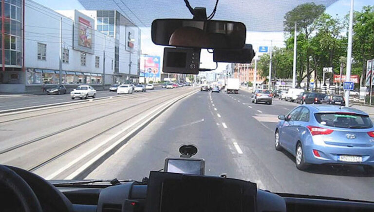 Η πιο απίστευτη διαδρομή ασθενοφόρου! Ο οδηγός πραγματικά είναι ταλαντούχος!