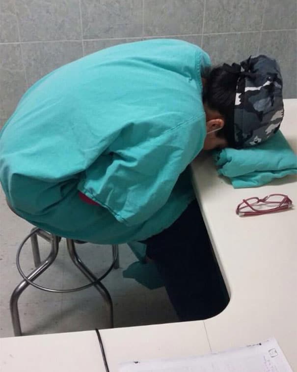 medical resident sleeping overworked doctors mexico yo tambien mi dormi 15