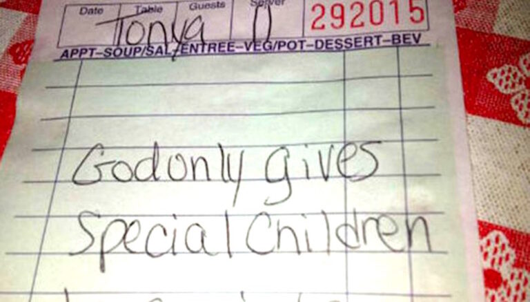 Μια συγκινητική πράξη ενός άγνωστου για ένα μικρό αγόρι με ειδικές ανάγκες