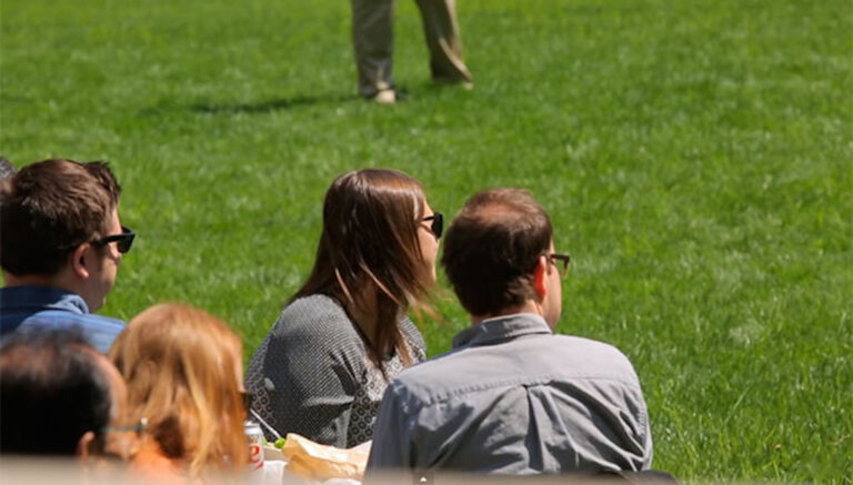 Όλα κυλούσαν ομαλά στο πάρκο, μέχρι που συνέβη κάτι απίστευτο!