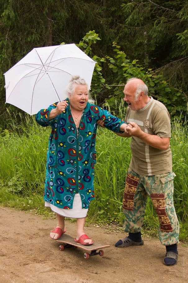 old couples having fun 19 605