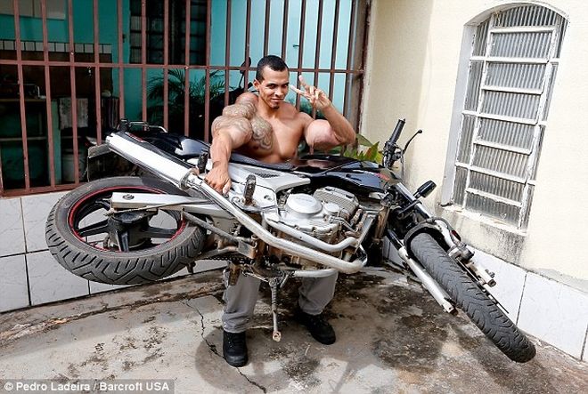 Ο άνθρωπος που έχει στόχο ζωής να γίνει ο Hulk! Φούσκωσε τους μυς του, με ένα "θανατηφόρο κοκτέιλ" 9 realhulk4515sk2