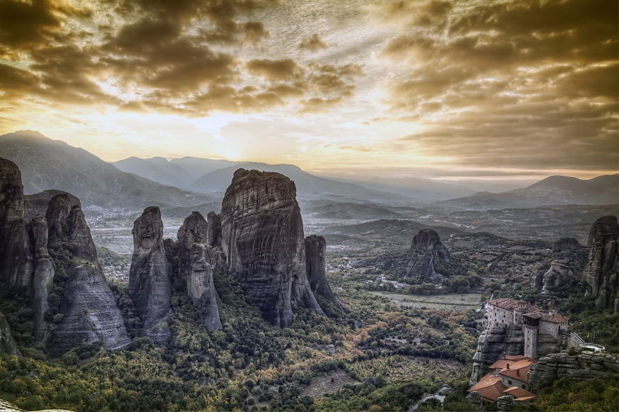 sky-and-the-rocks-of-meteora1__880