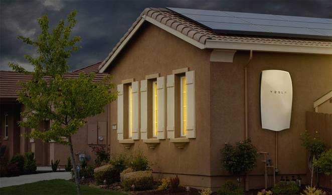 solarcity tesla powerwall house 001.662x0 q70 crop scale