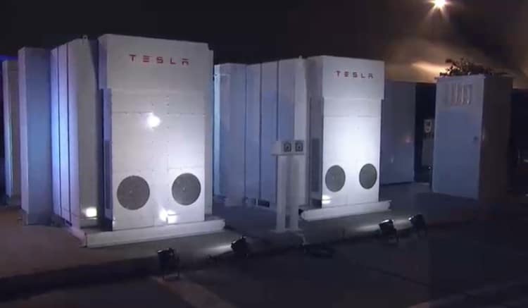 tesla power pack outside hawthorne 750x437 1