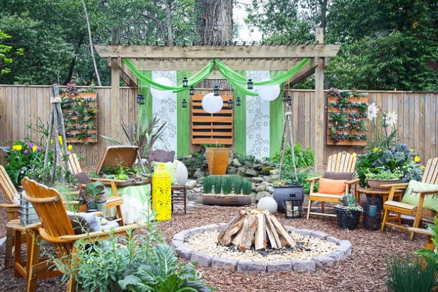 these_awesome_backyard_entertaining_spaces_will_make_you_green_with_envy_640_05