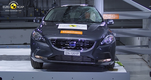 volvo v40 crash test 11