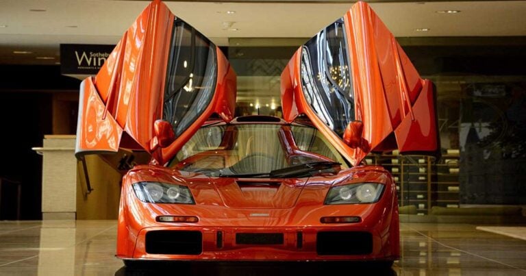 To σούπερ-σπάνιo αυτοκίνητο McLaren F1 που βγαίνει στο σφυρί για £7.800.000 λίρες!