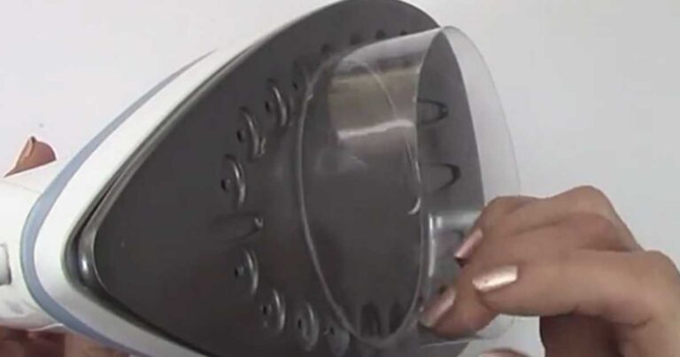 Έλιωσε ένα πλαστικό μπουκάλι πάνω σε σίδερο σιδερώματος! Το αποτέλεσμα; Πολύ όμορφο!