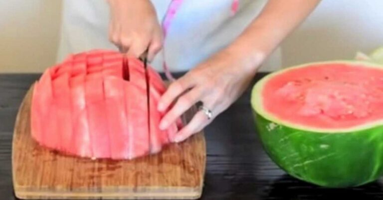 Ακόμη ένας γρήγορος και εύκολος τρόπος να κόψετε το καρπούζι σας!
