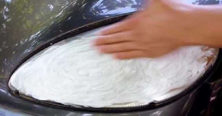 Έτριψε με οδοντόκρεμα τα θολά φώτα του αυτοκινήτου του; Το αποτέλεσμα; Καλύτερα και από καινούργια!