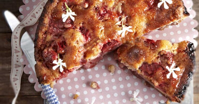 Συνταγή για μια αφράτη φραουλόπιτα!