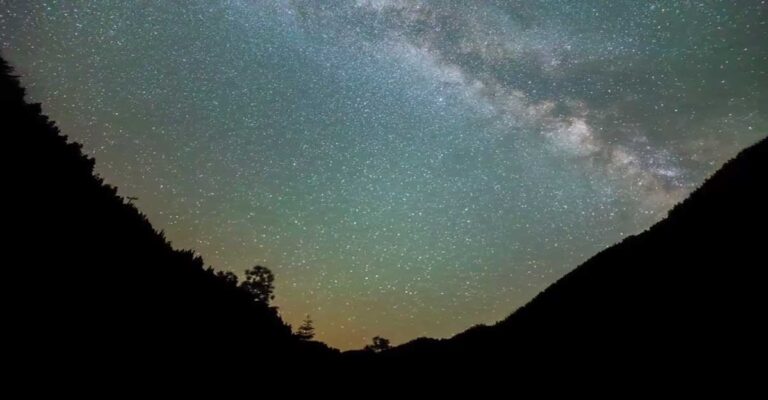 Φωτογράφιζε τον ελληνικό ουρανό στις σκοτεινές περιοχές των Αγράφων και έφτιαξε ένα πραγματικά μαγικό βίντεο!