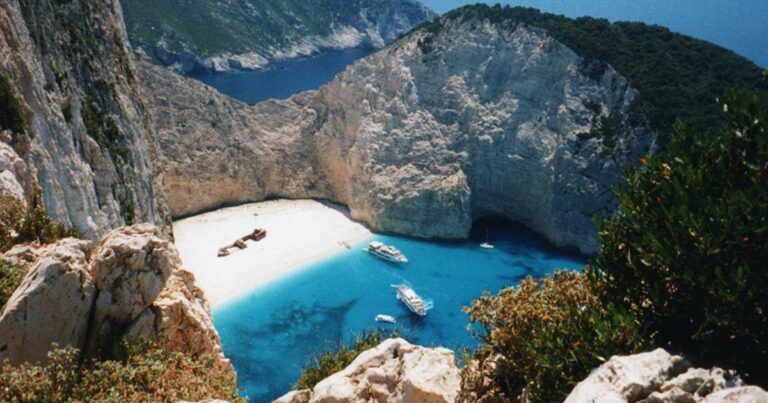 Οι 10 πιο ωραίες παραλίες στη Μεσόγειο. Φυσικά η Νο1 είναι στην Ελλάδα!