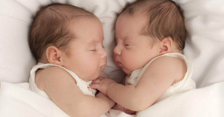 10 λόγοι που είναι τέλειο να έχει κανείς δίδυμα!