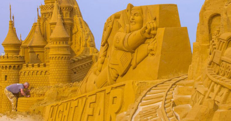 Απίστευτα γλυπτά από άμμο με έμπνευση από τον κόσμο του κινηματογράφου!