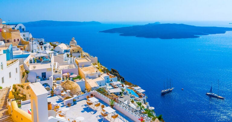 Πώς περνούν τον χρόνο τους οι τουρίστες στην Ελλάδα; Το βίντεο που λύνει τις απορίες!