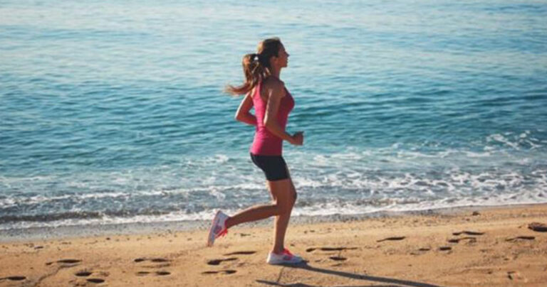 Δεν φαντάζεστε πόσο καλό σου κάνει το τρέξιμο στην άμμο!
