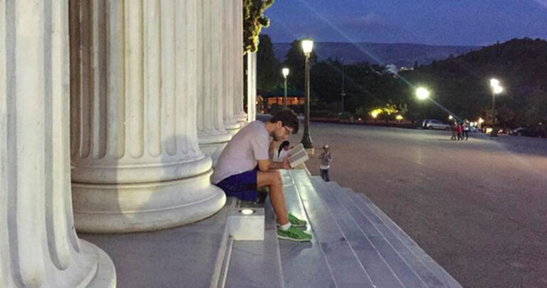 Έλληνας φοιτητής στη Βιέννη του 2015 – Tι ακούει για την χώρα του αυτή τη στιγμή;