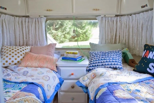 airstream bedroom with two twin beds 600x403 1