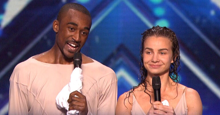 Ξεκινάνε να χορεύουν στο απόλυτο σκοτάδι, λεπτά αργότερα έχουν γίνει κυριολεκτικά μούσκεμα!