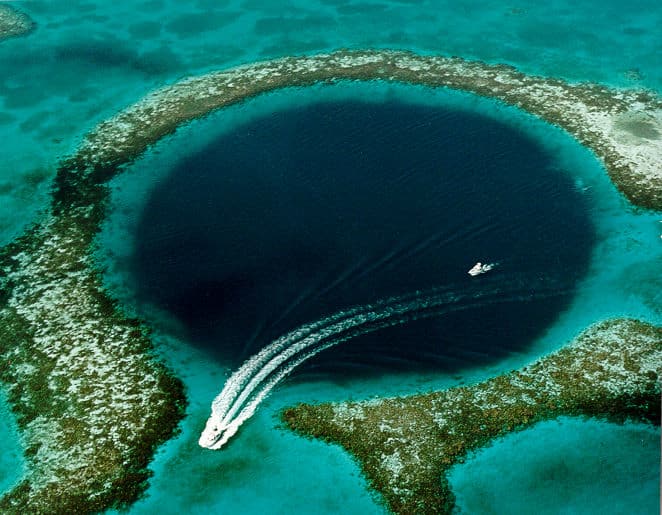 http://upload.wikimedia.org/wikipedia/commons/6/61/Great_Blue_Hole.jpg