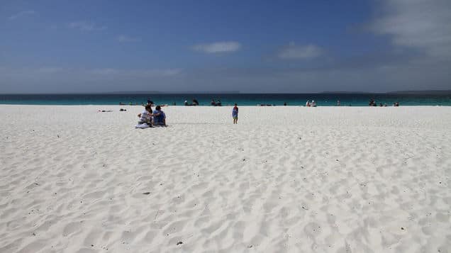 tilestwra.com - Η πιο λευκή παραλία στον κόσμο!