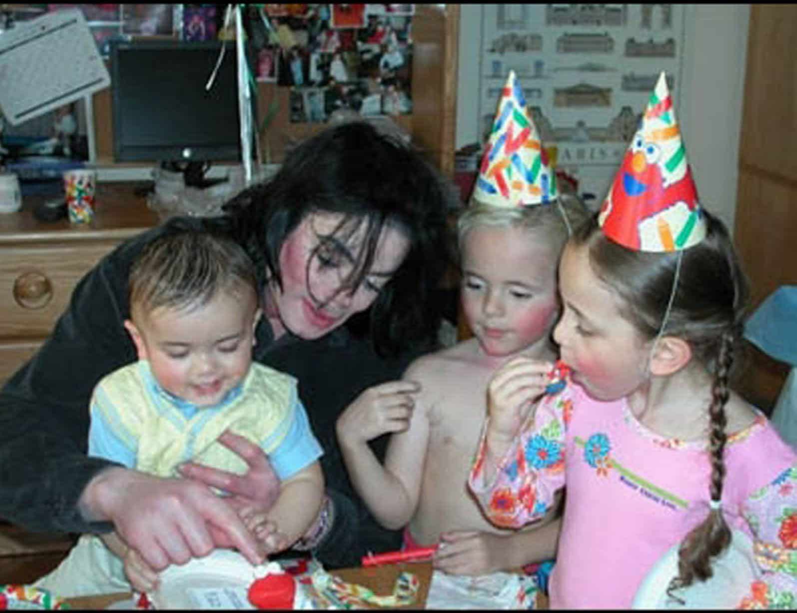 michael-jackson-with-children