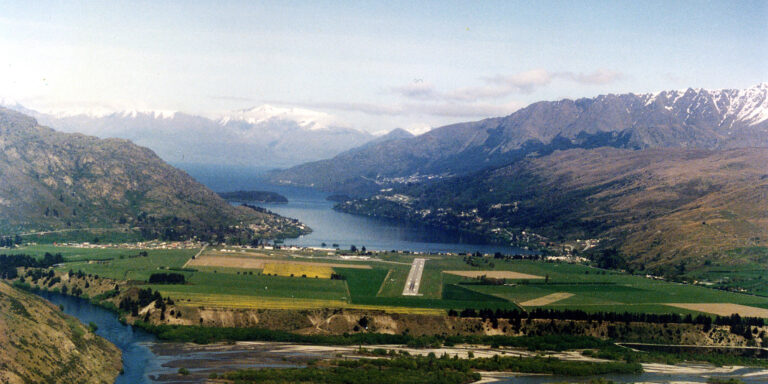 11 αεροδρόμια με απίστευτη θέα κατά την προσγείωση