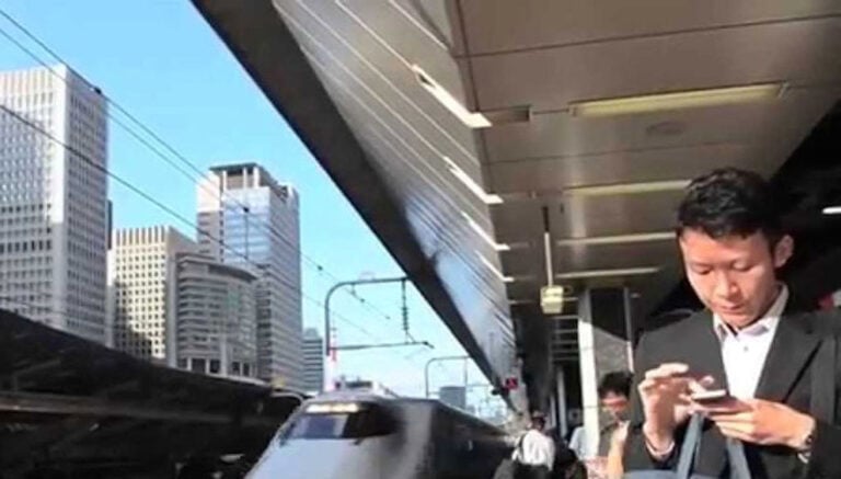 Πόση ώρα χρειάζονται οι Ιάπωνες για να καθαρίσουν ένα από τα υπερσύγχρονα τρένα τους;