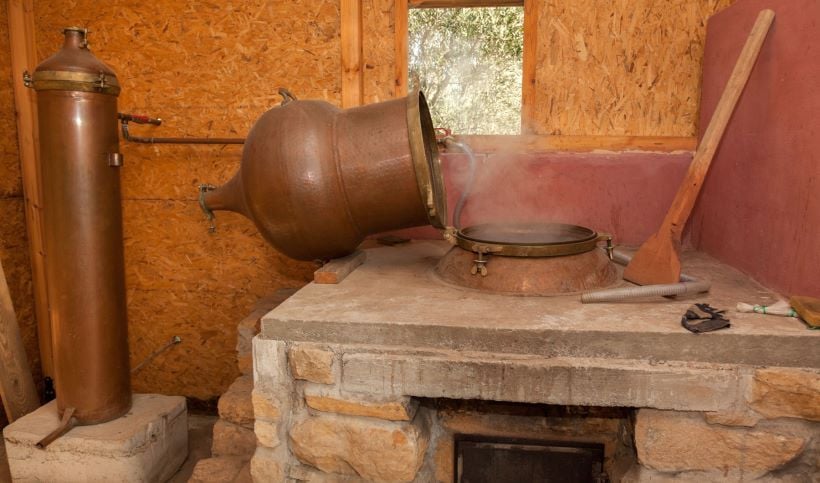 preparation-of-alcoholic-drink-raki