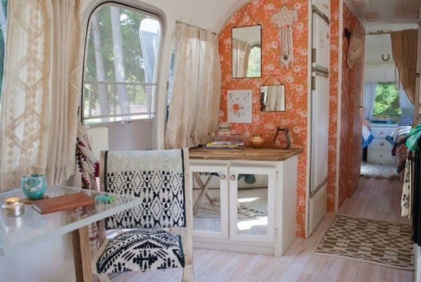 rose wallpaper in an airstream1 600x403 1