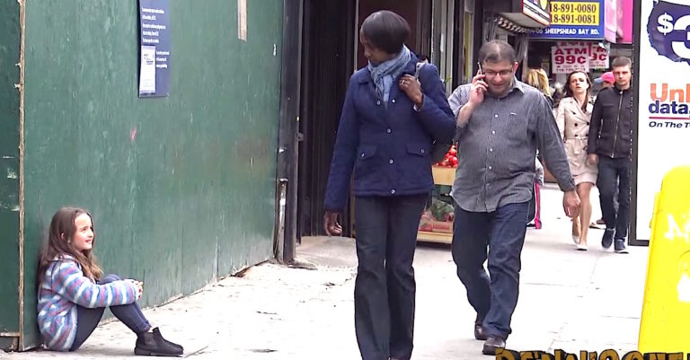 Κοινωνικό πείραμα με μικρό παιδάκι που έχει χάσει τη μητέρα του παίρνει τρομακτική τροπή!