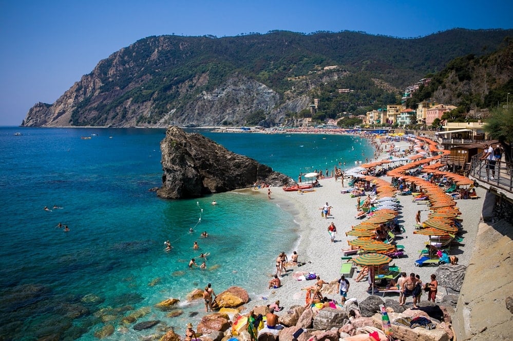 thecablook-darya-kamalova-fashion-blog-street-style-river-island-swimming-suit-blue-giant-vintage-sunglasses-sunnies-monterosso-cinqueterre-italy-6