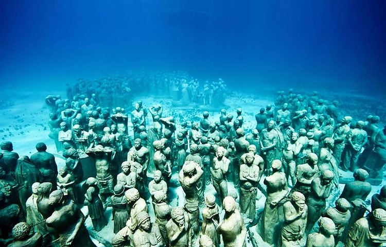 https://www.tilestwra.com/wp-content/uploads/2015/06/underwater-sculpture-granada.jpg