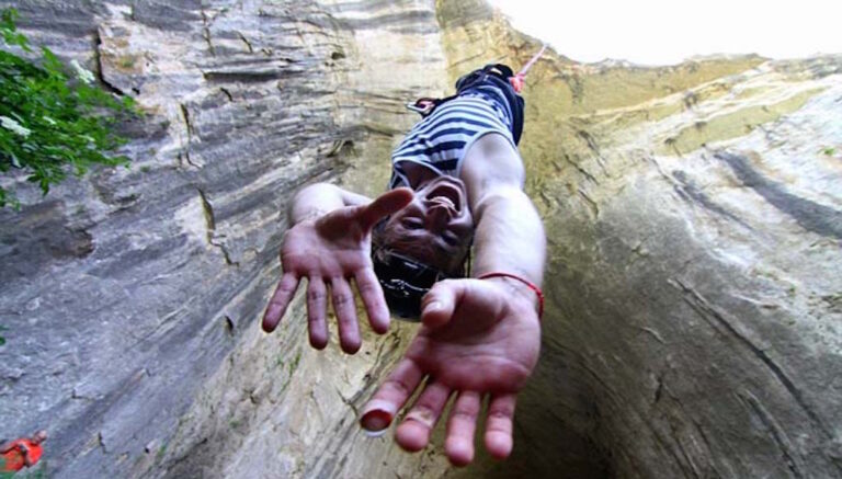 Θα τολμούσατε μια βουτιά στα “Μάτια του Θεού”;