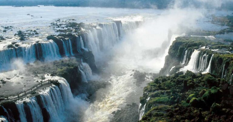 Οι 10 πιο εντυπωσιακοί καταρράκτες του πλανήτη