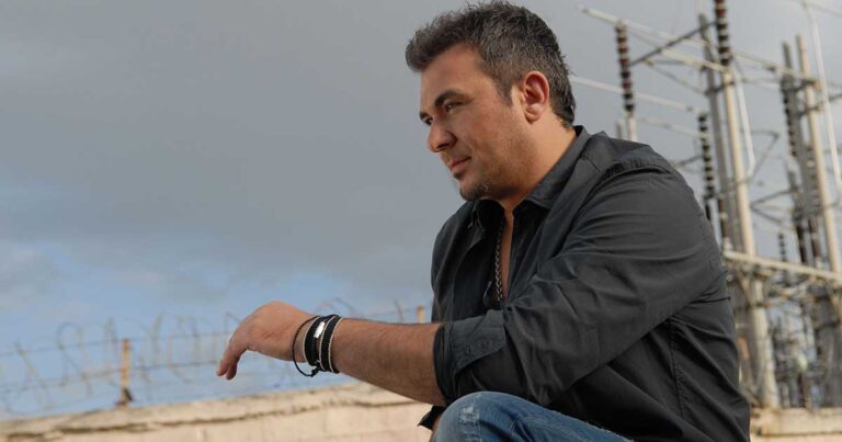 Αντώνης Ρέμος: «Όποιος έχει μαγκιά παίρνει απόφαση, το δημοψήφισμα είναι λάθος»