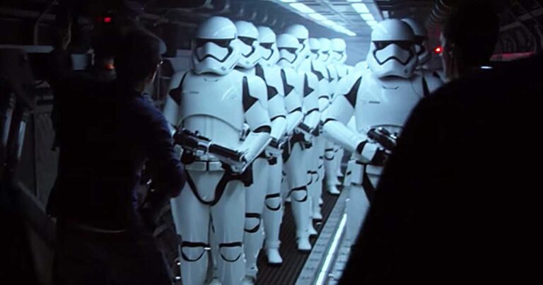 Το νέο βίντεο από τα γυρίσματα του «Star Wars: The Force Awakens» είναι απλά εκπληκτικό.