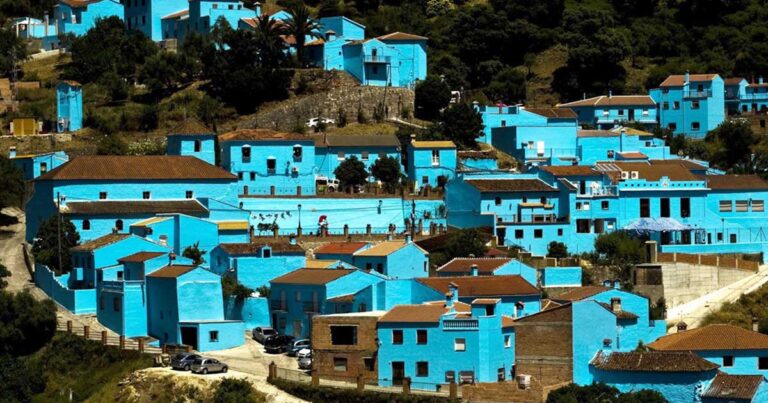 Οι 8 πιο  “μονόχρωμες” πόλεις πάνω στη γη.