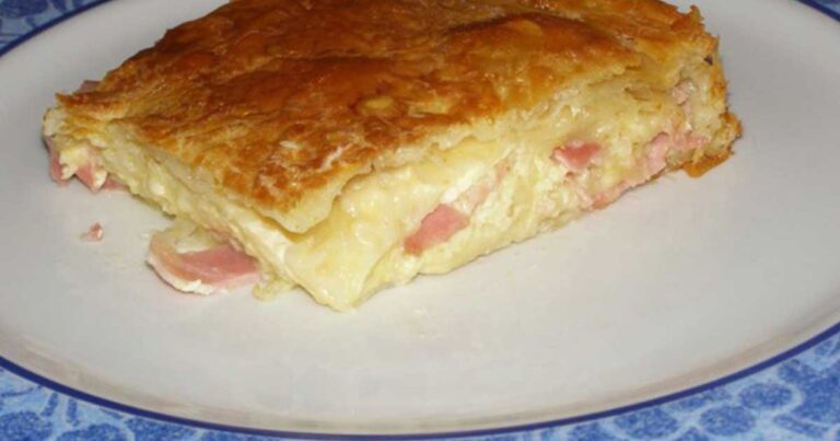 Σπιτική ζαμπονοτυρόπιτα αφράτη με μπεσαμέλ!