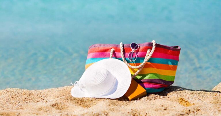 10 πράγματα που πρέπει να έχετε οπωσδήποτε μαζί σας στην παραλία.