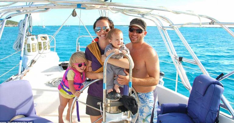 Τα παιδιά που μεγαλώνουν ταξιδεύοντας τον κόσμο με τους γονείς τους σε ένα ιστιοπλοϊκό!