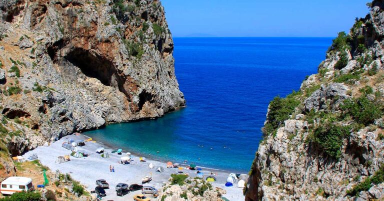 Βύθουρη: Η υπέροχη παραλία της Εύβοιας που λίγοι γνωρίζουν!