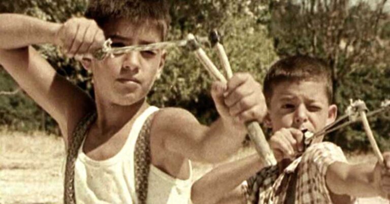 Για να θυμούνται οι παλιοί και να μαθαίνουν οι νεότεροι.