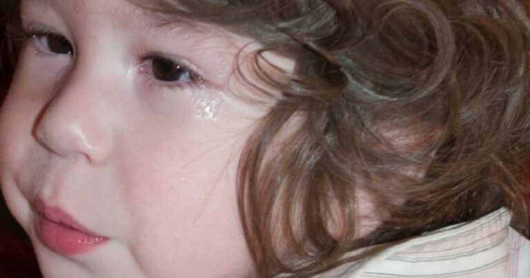 Μαζεύουμε Καπάκια Για Τον Μικρό Γιαννάκη. Για να αγοράσει ένα αναπηρικό αμαξίδιο.