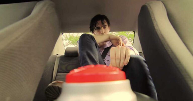 Κοινωνικό πείραμα: Δίνουν 100 δολάρια σε όποιον αντέξει να κάτσει μέσα σε αυτό το αυτοκίνητο για 10 λεπτά.