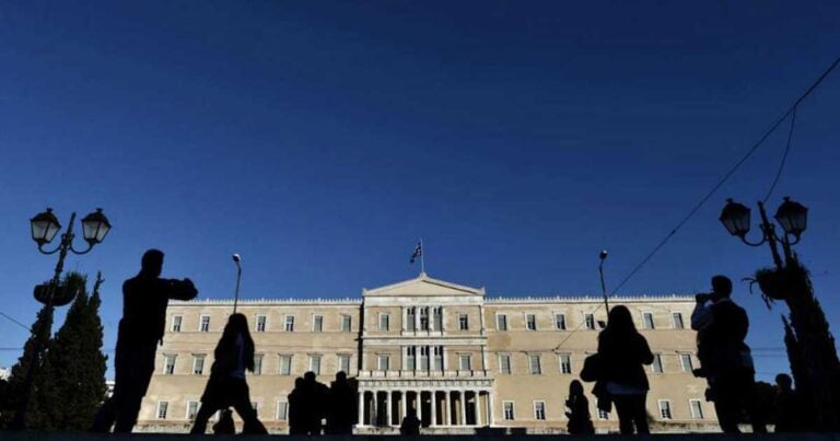 Ποια είναι τα 3 πιθανά σενάρια για την Ελλάδα μετά το δημοψήφισμα σύμφωνα με τους Financial Times.