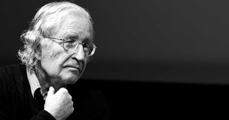 Νόαμ Τσόμσκι: “Η γενναία αντίσταση των Ελλήνων θα σώσει τους ίδιους και τους υπόλοιπους κατοίκους του πλανήτη”